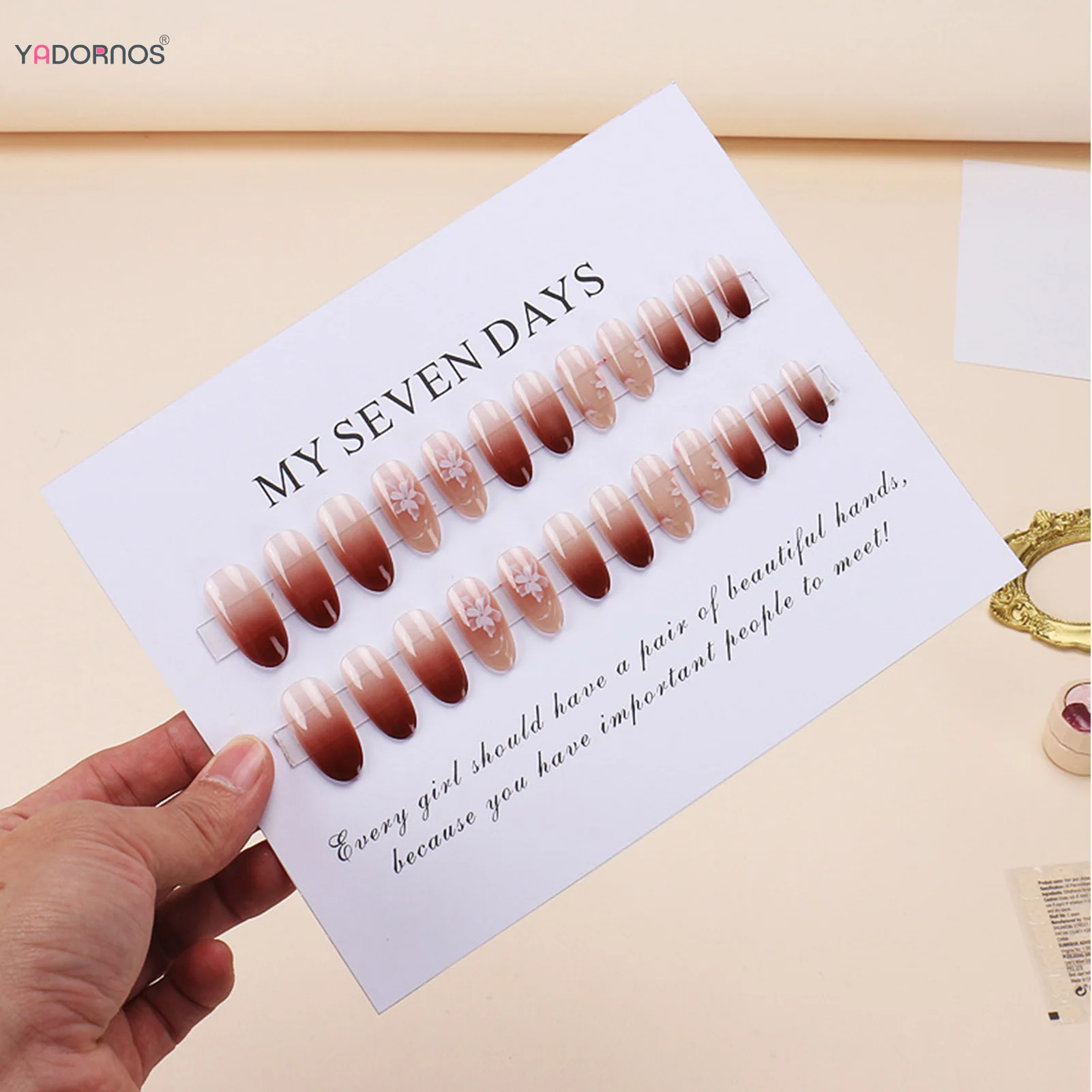 أظافر مزيفة بطبعة زهور ، لوز طويل أحمر متدرج ، اضغط على الأظافر ، غطاء كامل ، أظافر مزيفة ضبابية ، فن تجميل الأظافر القابل لإعادة الاستخدام ، 24 *