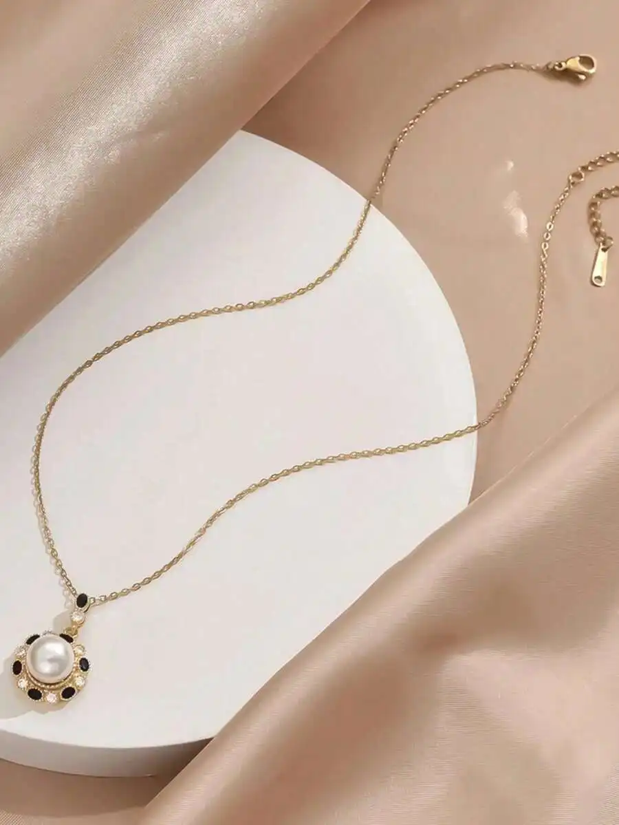 

Gold Plated Stainless Steel Round Pendant Necklace For Women Vintage Minimalist Style