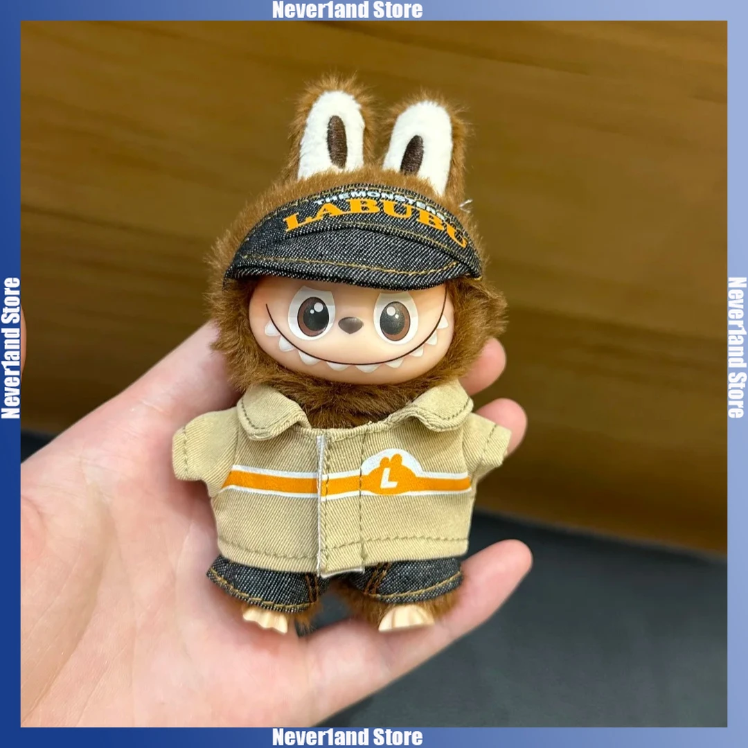 ชุดเสื้อผ้าสำหรับตุ๊กตา Labubu 4.0 ชุดแคชเชียร์น่ารักสไตล์ Wacky Mart ชุด 3 ชิ้น ชุดตุ๊กตาขนนุ่มขนาดเล็ก เสื้อผ้าตุ๊กตาแฟชั่น อุปกรณ์เสริมตุ๊กตา ของขวัญ