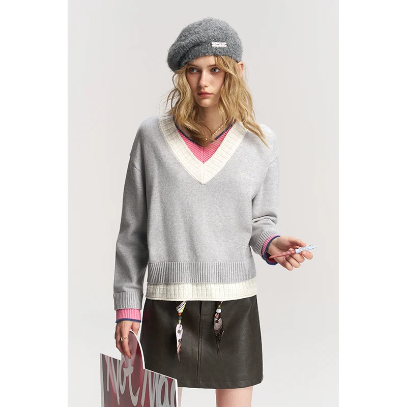 ELFSACK Women's Preppy Fake Two Piece V-Neck Sweater with Embroidered Logo, Contrast Trim Loose Long Sleeve for Daily Wear