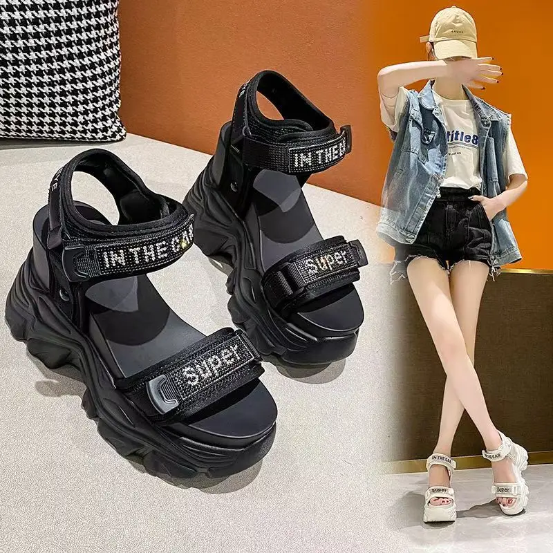 Sandales à plateforme haute pour femmes noires, pantoufles scintillantes à talons compensés de 11CM, bout ouvert, chaussures épaisses en cuir blanc, nouvelle collection été