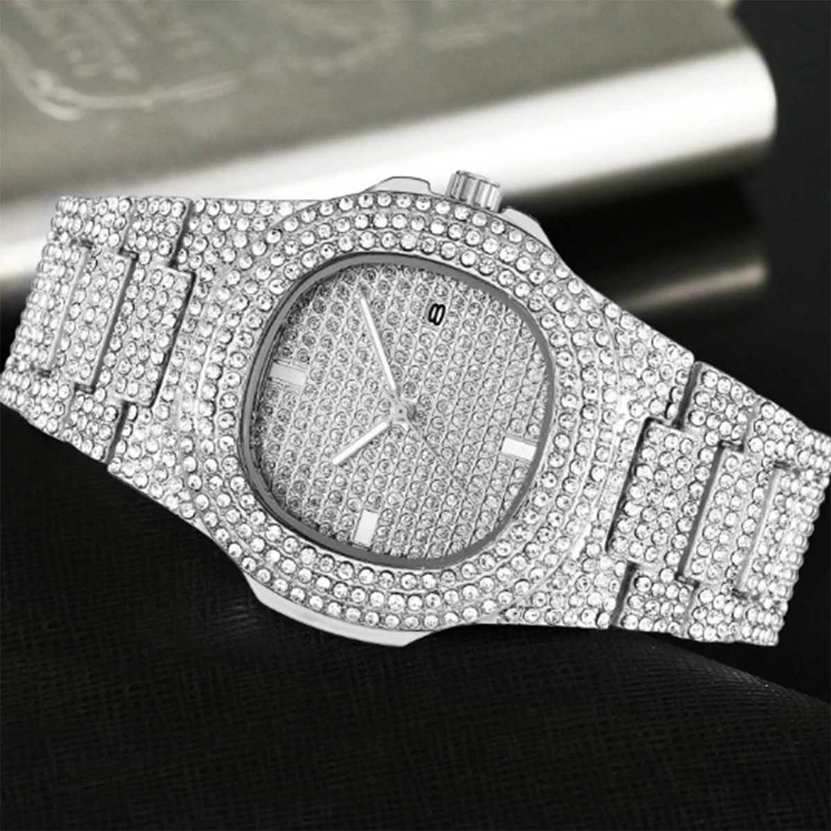 Cool hip hop diamond watch men\'s and women\'s quartz bracelet calendar full star steel belt full diamond watch