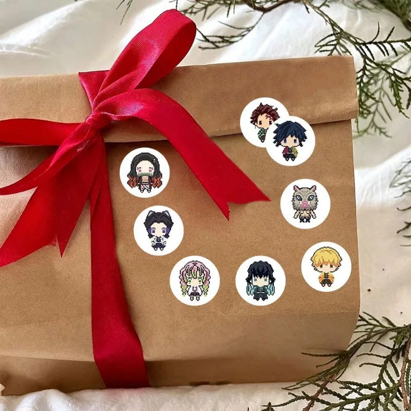 500 stks/rol Demon Slayer Cartoon Stickers DIY Anime Leuke Pixel Stickers Decoratieve Label Seal Kids Party Verjaardag Stickers Gift