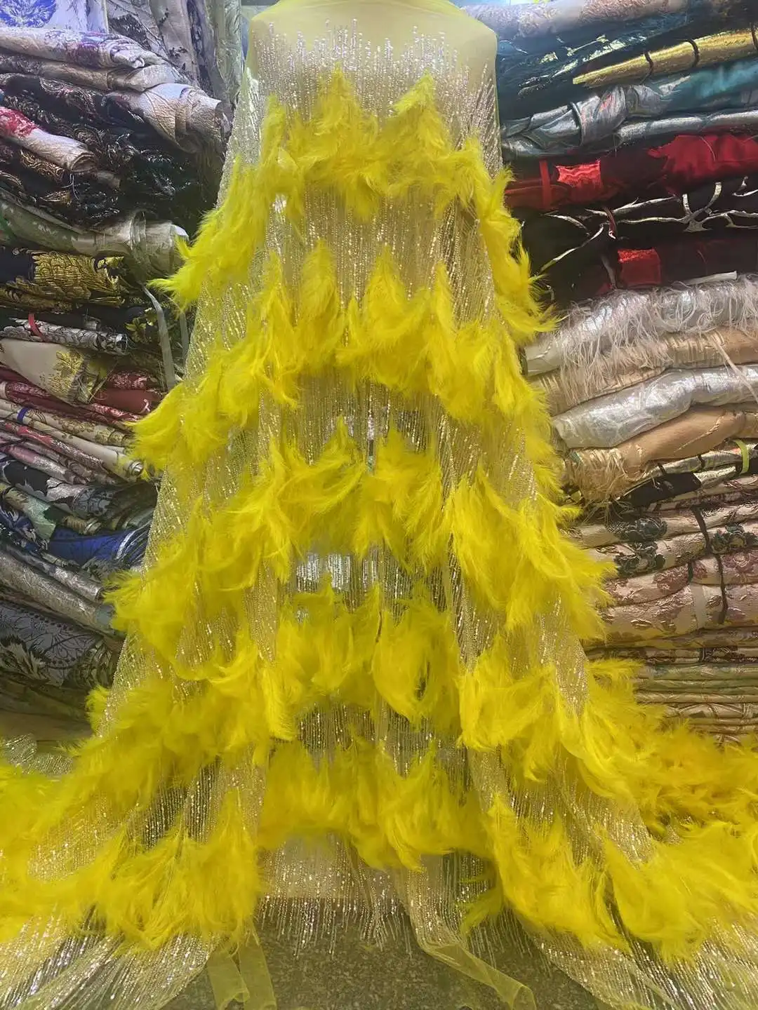 

Yellow African 3D Feather Lace Fabric 2023 High Quality Lace Embroidery Sequins Luxury Beaded 3D Lace Fabric For Dress JH135YY