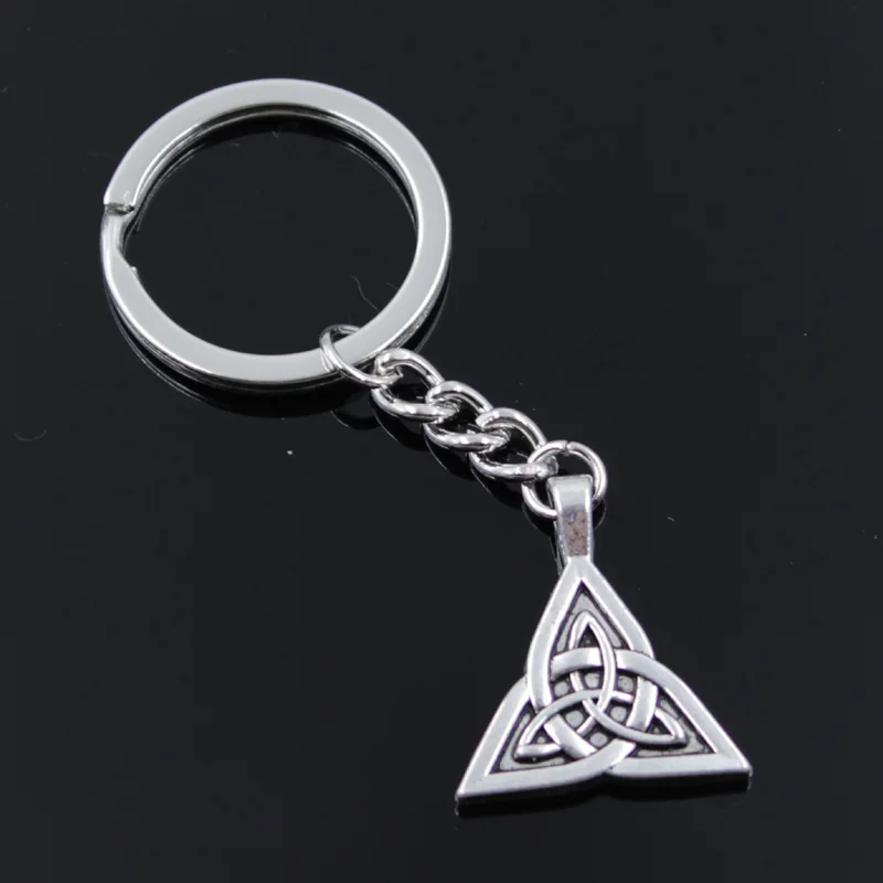 New Fashion Men 30mm Car Keychain DIY Metal Holder Chain Vintage Irish Knot Amulet Talisman 28x24mm Silver Color Pendant Gift