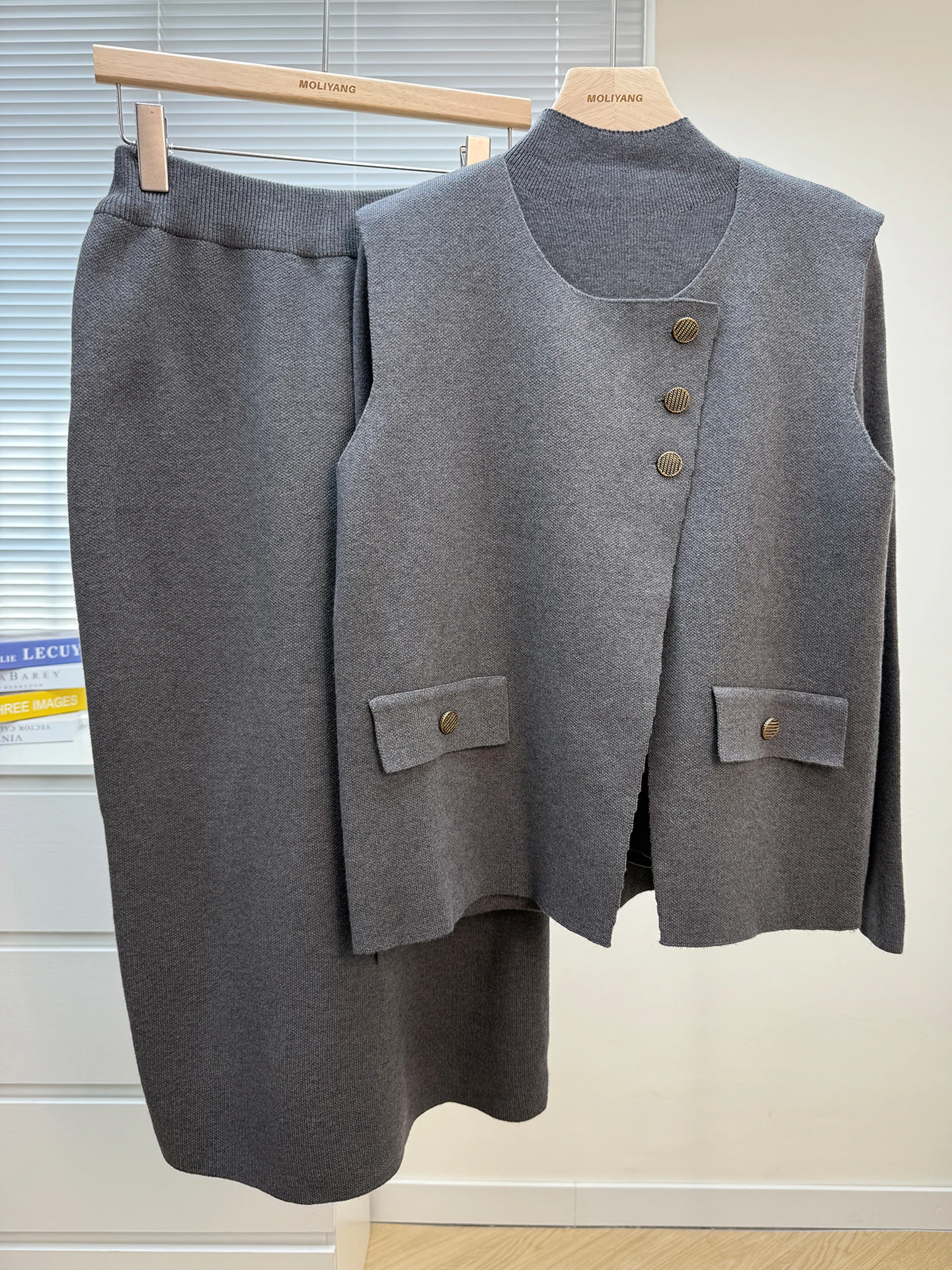 loose-faionable-women's-autumn-winter-tee-piece-set-midi-skirt-plus-size-mommy-clothes-comfortable-soft-fabric-easy-care