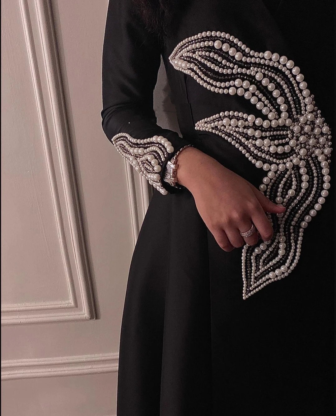 AsaNagi Vestidos de noche de perlas de satén negro Tobillo con cuello en V Una línea Vestido de fiesta formal vintage Arabia personalizado فساتmaverahayauden