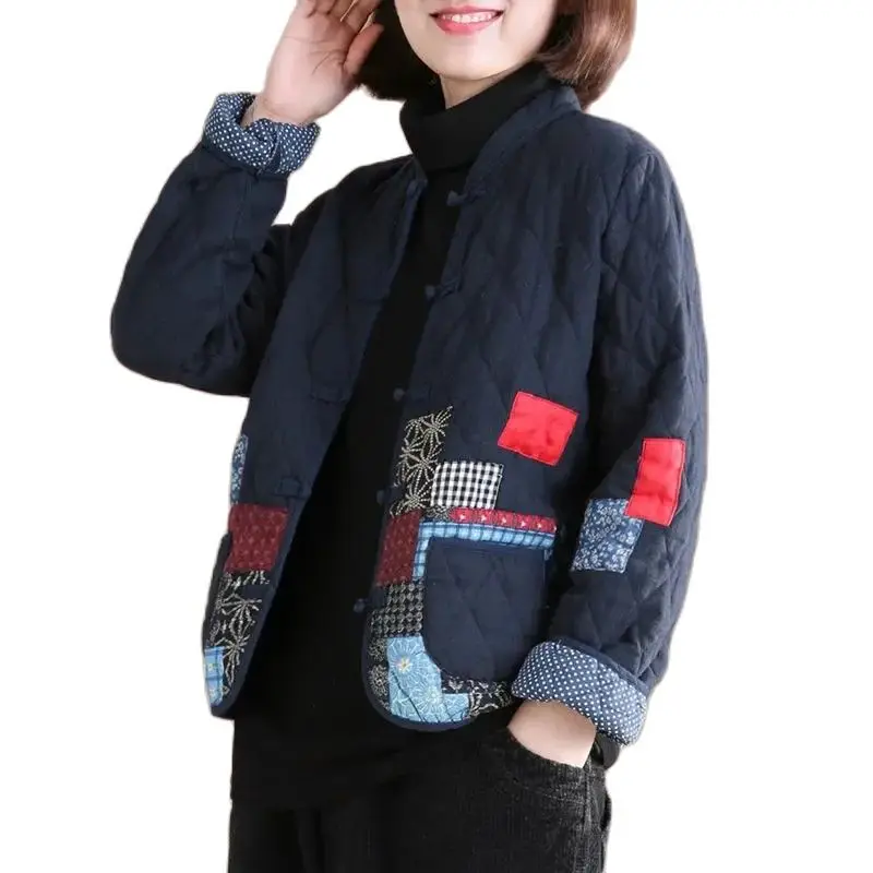 Autunno Inverno Cappotto corto in cotone Donna 2025 New Fashion Allentato Top Giacca Addensare Caldo Patch Bobina Fibbia 3XL Tuta sportiva femminile