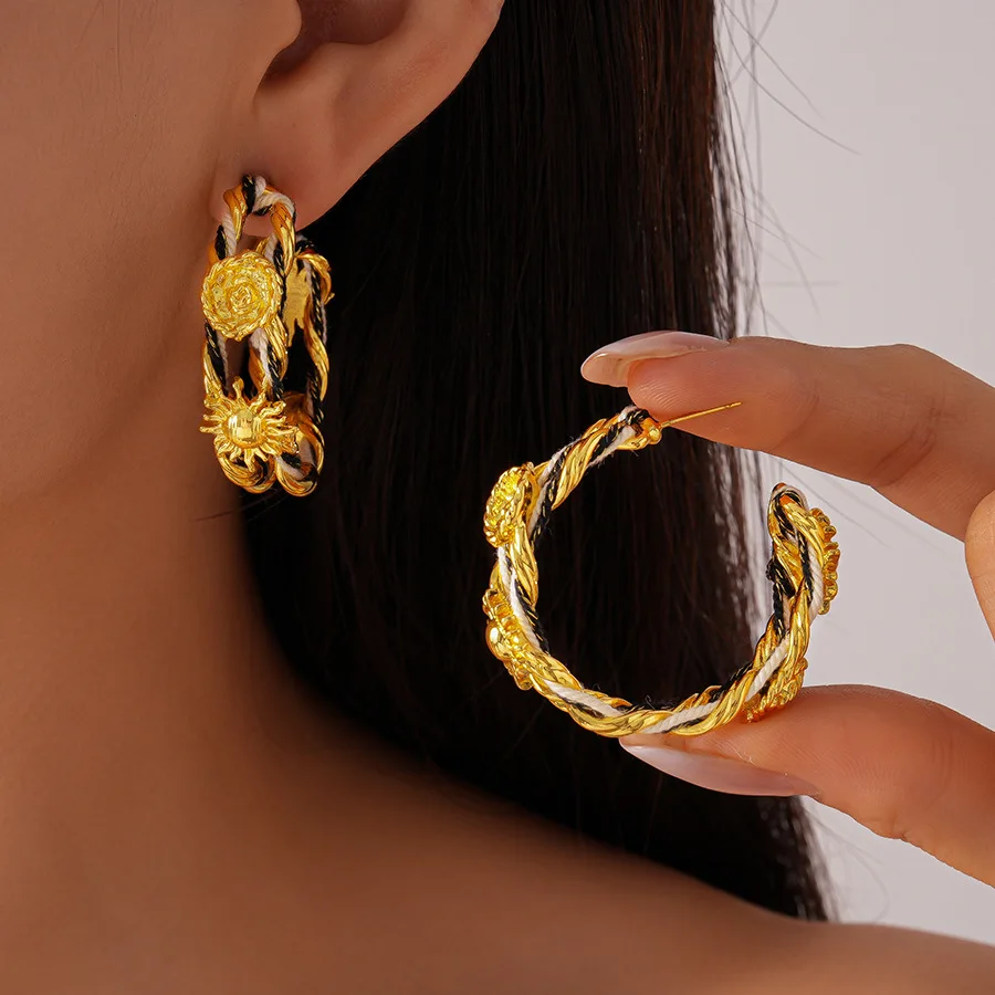 

New Design Light Luxury Sunflower Hoop Earrings for Women 2025 Fashion Elegant Gold Color Metal Jewelry Gifts