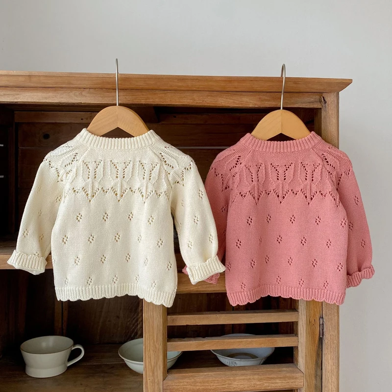 Otoño nuevo estilo 0-3 años ropa de bebé niña todo a juego jacquard hueco tejido de manga larga cardigan abrigo