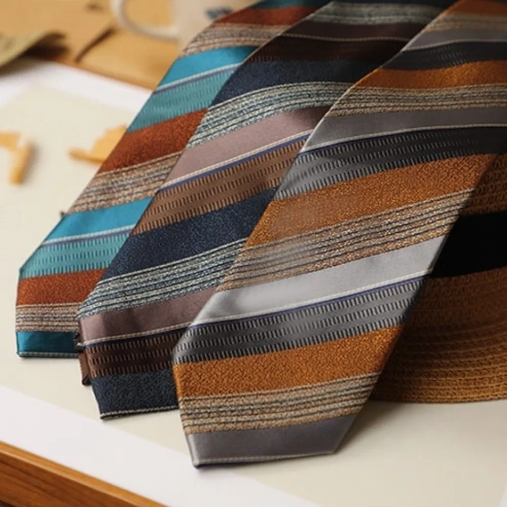 Set da 2 pezzi Set di cravatte da 8 cm in stile classico Cravatte a righe strette regolabili Abito morbido legato a mano Abito da sposa quadrato tascabile