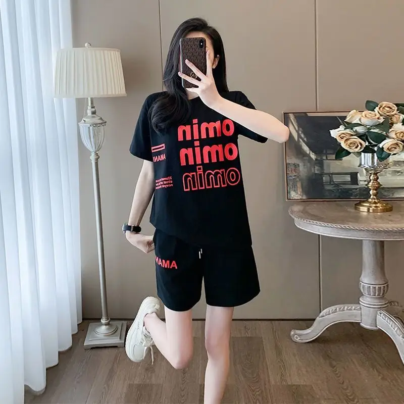 

Летний спортивный модный костюм из двух предметов с круглым вырезом и короткими рукавами с принтом, женский простой короткий комплект с эластичной резинкой на талии и надписью