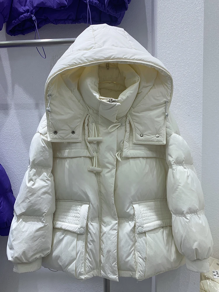 2023 Winter New Down Jacket Female Short Hooded Collar Warm Thick Horn Buckle White Duck Down Lady Puffer Feather Coat Tide