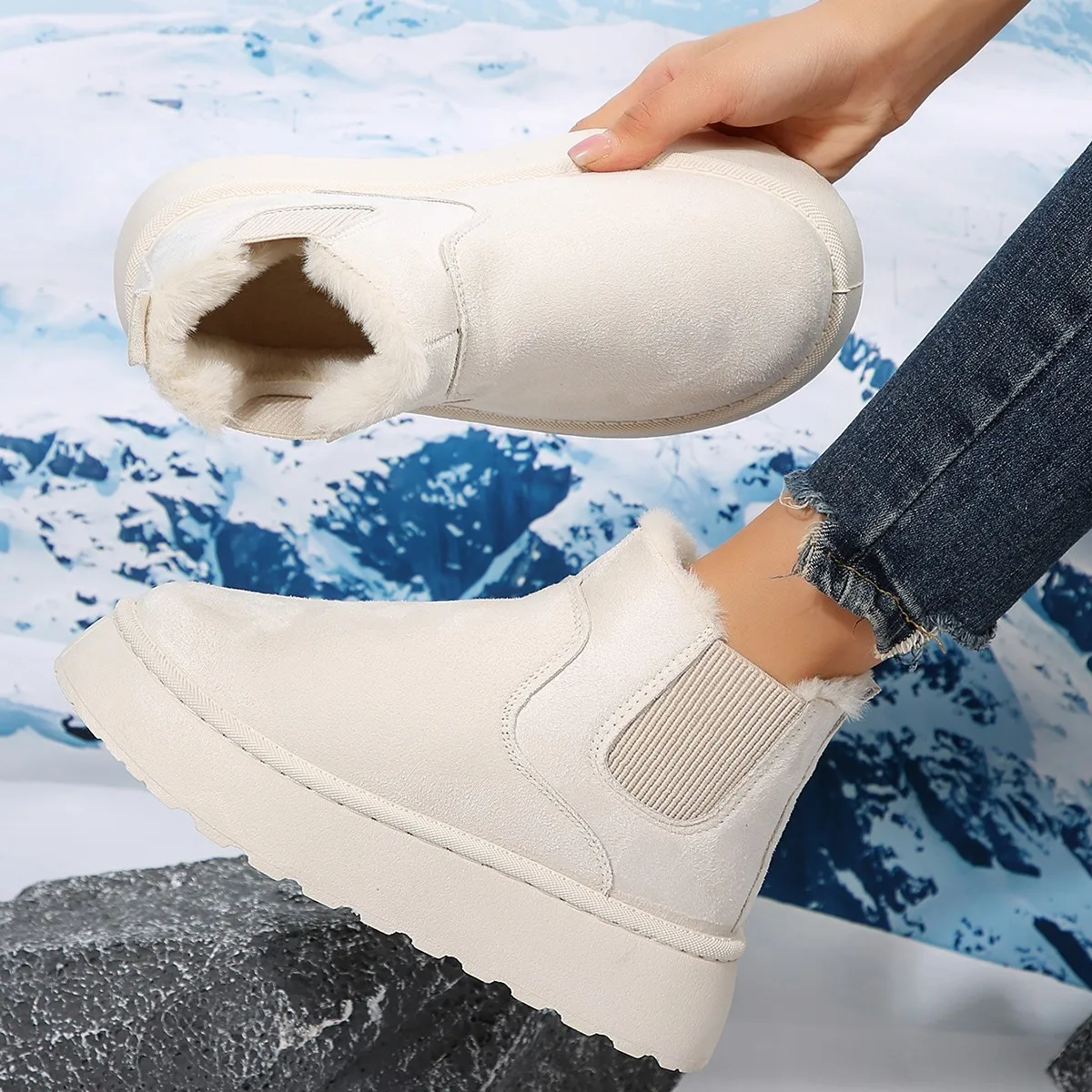 

New Winter Women Short Plush Warm Snow Boots Casual Shoes New Suede Fur Chelsea Ankle Boots Flats Platform Ladies Shoes Botas