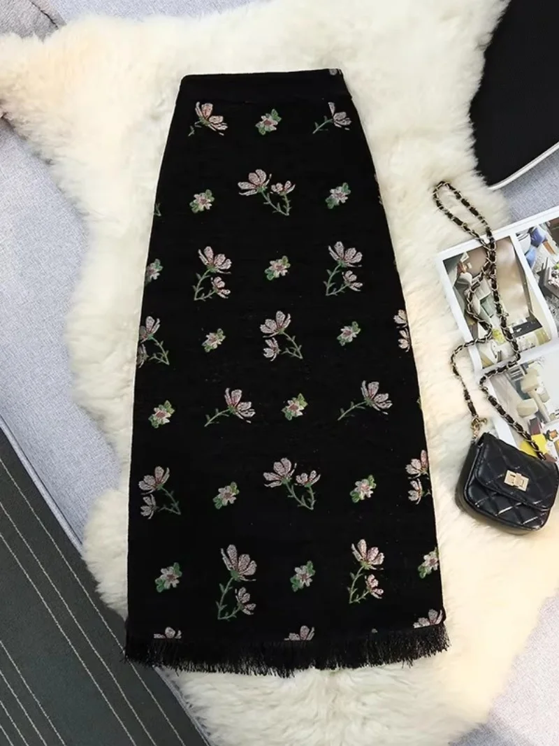 

Embroidered Gold Velvet Pencil Skirt Women's High-End Winter Fashion Elegant Lounge Skirt Straight Cut Luxury Texture W2086