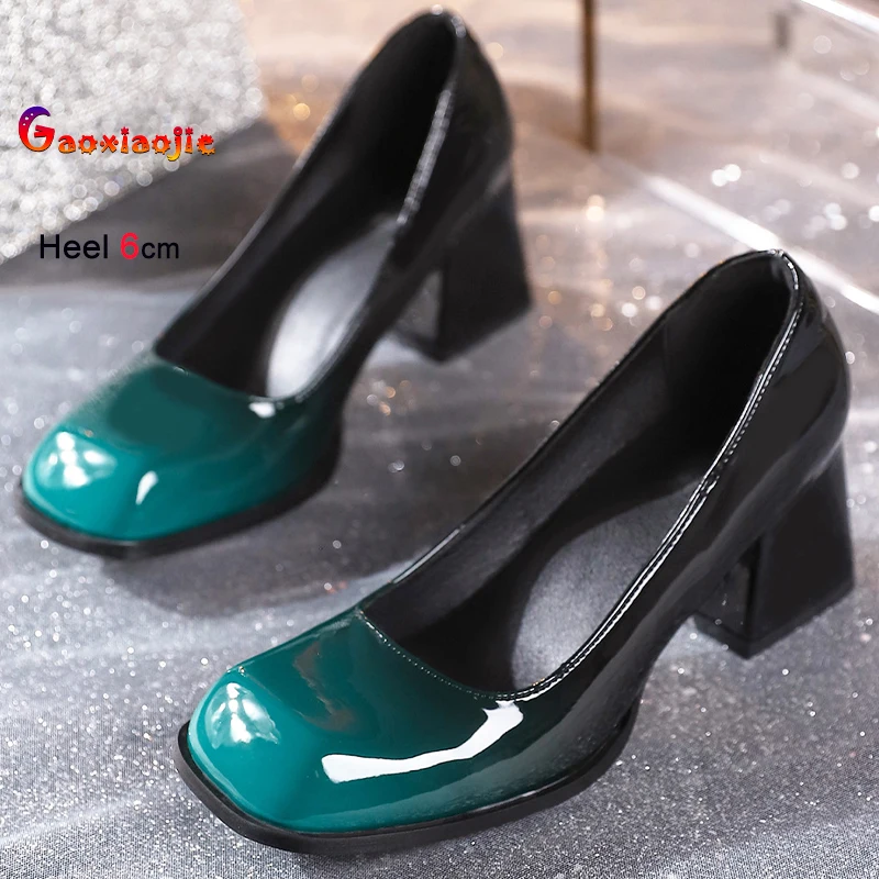 

Новинка 2025, стильные женские туфли-лодочки, модные глянцевые градиентные цветные туфли больших размеров, женские банкетные туфли на грубом каблуке с квадратной головкой