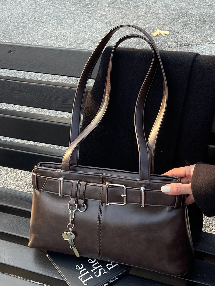 حقيبة كتف نسائية أنيقة بتصميم عتيق، حقيبة عملية للعمل، حقيبة عصرية متعددة الاستخدامات من الجلد الصناعي بأسلوب كوري لشتاء 2025