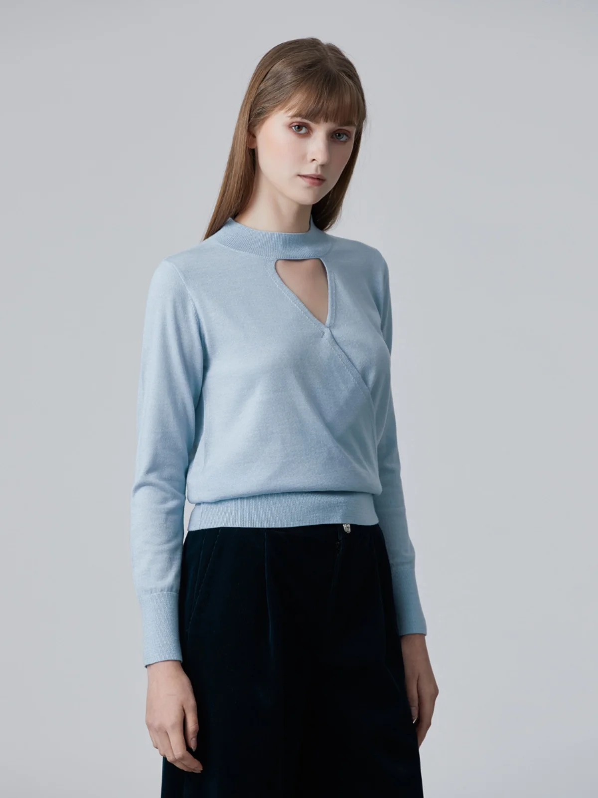 

Xiao Yue Wool Blend Knitted Sweater Silver Tead Collar Design Easy Wear Women's Faion Winter Collection