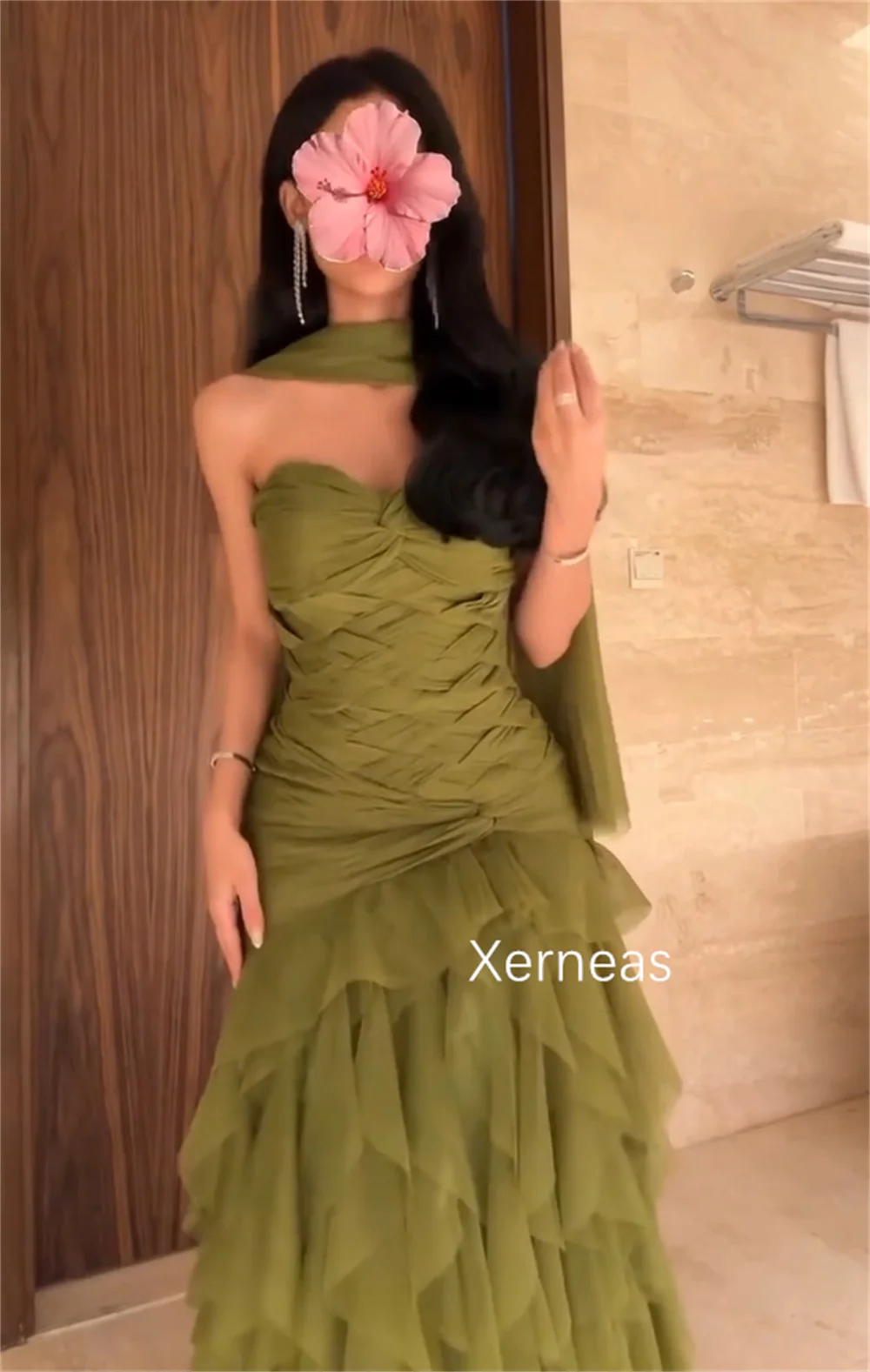 أزياء مخصصة صافي الطية البوق فساتين طويلة حمالة فساتين مناسبة مخصصة مقاسات رائعة المتاحة