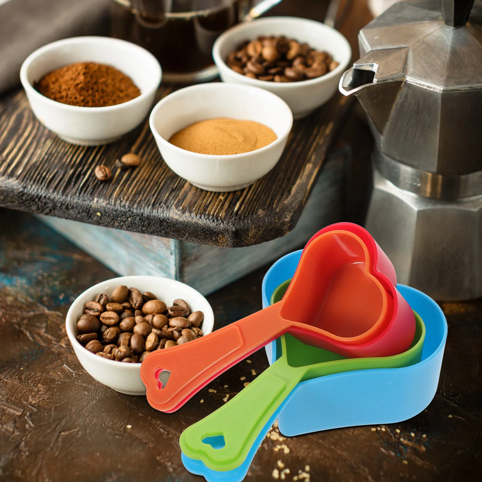 conjunto-de-4-colheres-medidoras-coloridas-em-formato-de-coracao-plastico-premium-facil-armazenamento-design-com-furo-para-pendurar-ideal-para-cozinhar-assar-cafe-e-cha