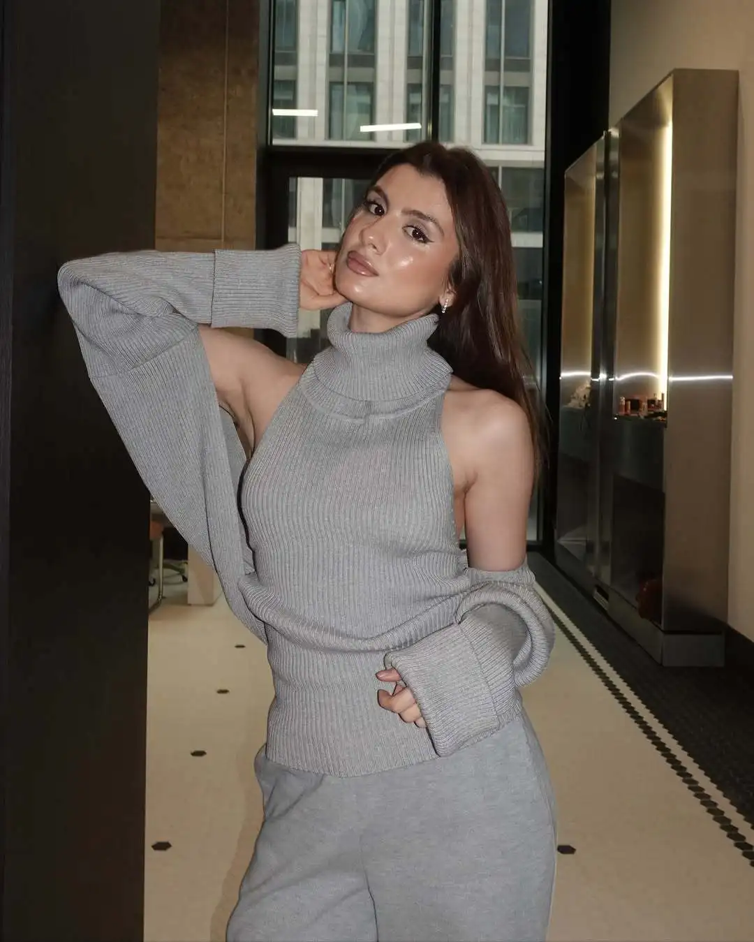 

Fashion High Collar Vest Long Sleeve Shawl Two Piece Set Women's Knitted Vest Backless Buckle Design Top Spring New Style