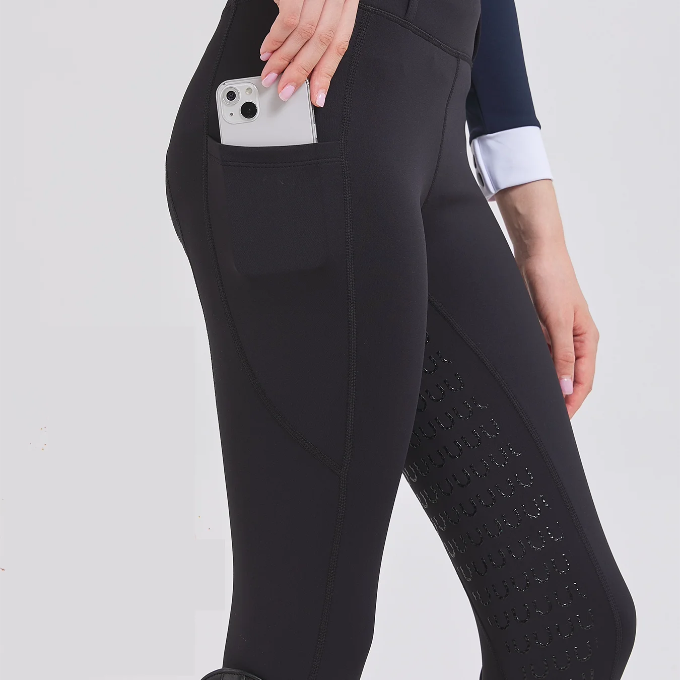 Women's riding pants made of silicone, with high elasticity, breathable and durable, suitable for equestrian activities.