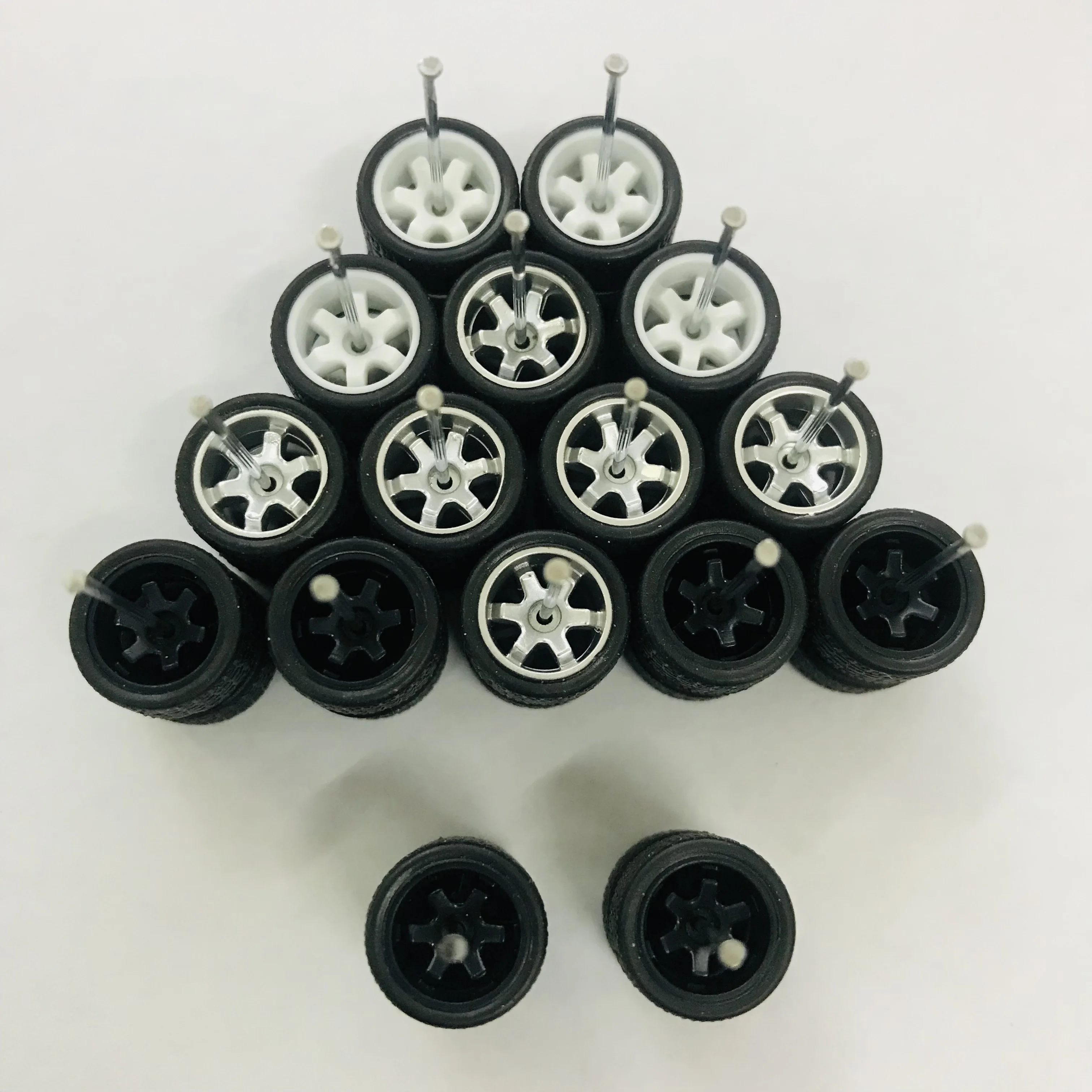 8 juegos/16 juegos de ruedas de 11mm para modelos de coches de aleación a escala 1/64 ruedas 1/64 con neumáticos + ejes para Hot