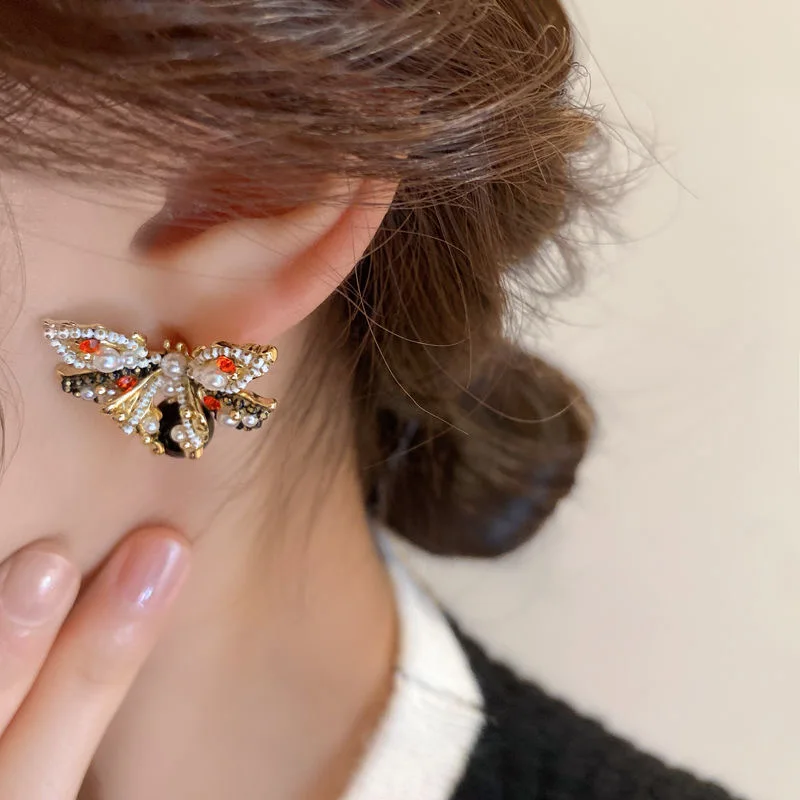 Anting kupu-kupu mode baru untuk wanita anting-anting rumbai geometris mutiara zirkon mewah hadiah perhiasan pesta pernyataan pernikahan anak perempuan