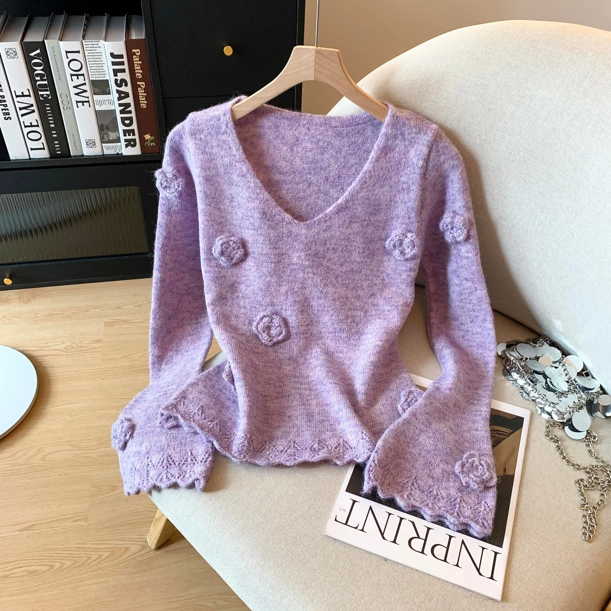 

Нишевый вязаный свитер Design Sense, женский осенний темперамент, расклешенные рукава, длинные рукава с трехмерным цветком, V-образный вырез