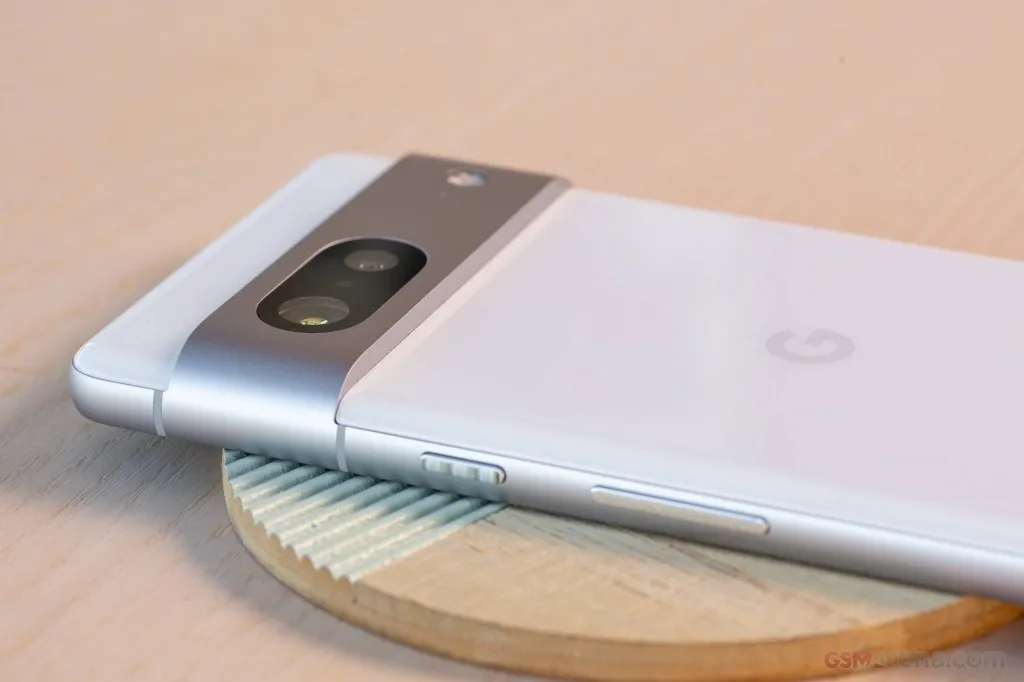 Google Pixel 7 5G 6.3" 90Hz AMOLED Display Google Tensor G2 (5 nm) 50MP+12MP 4355mAh Battery 20W Wired
