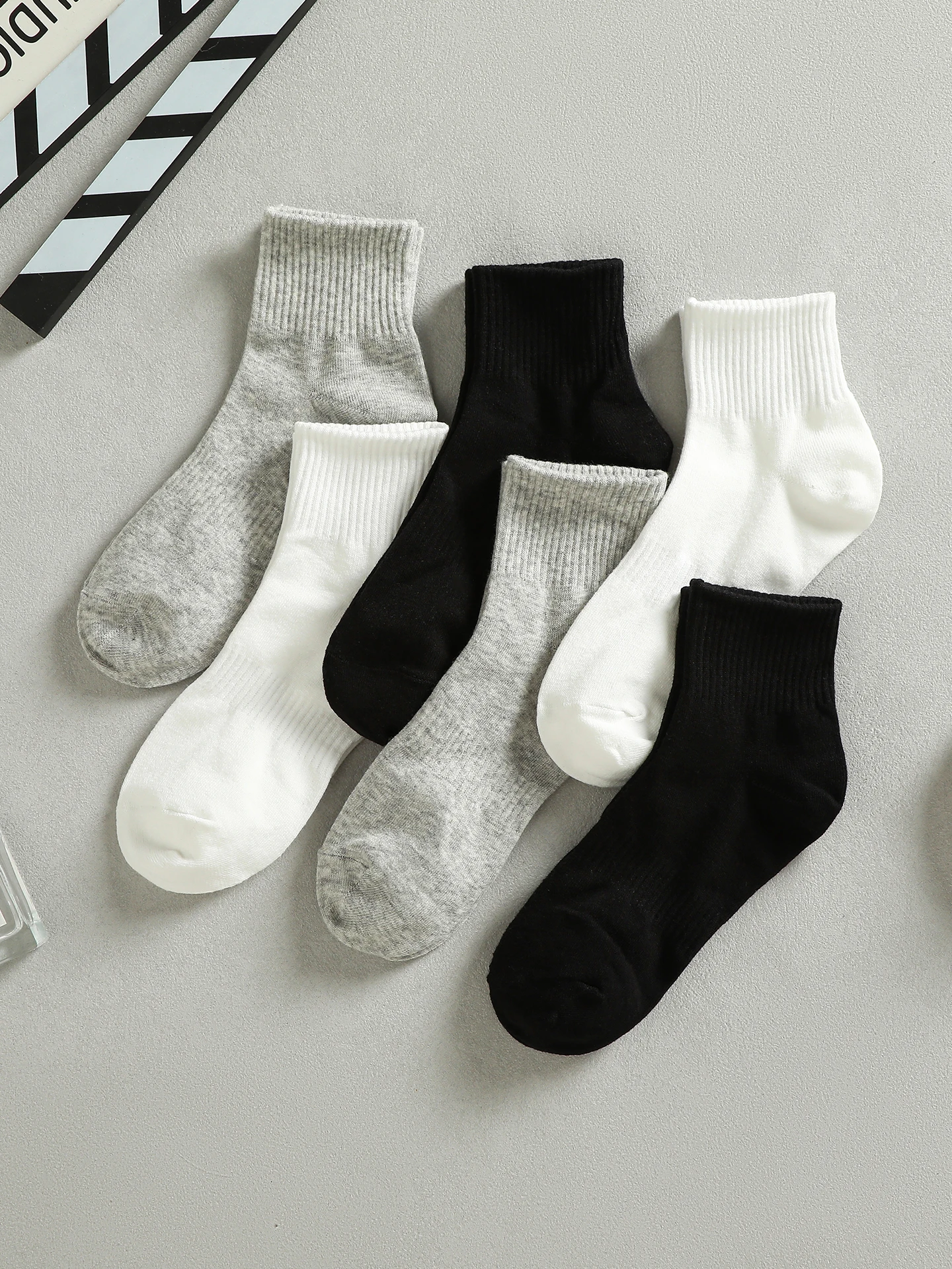 

Comfortable Short Tube Socks Unisex Breathable Cotton Anti-Odor Sports Casual Socks for All Seasons Color Socks