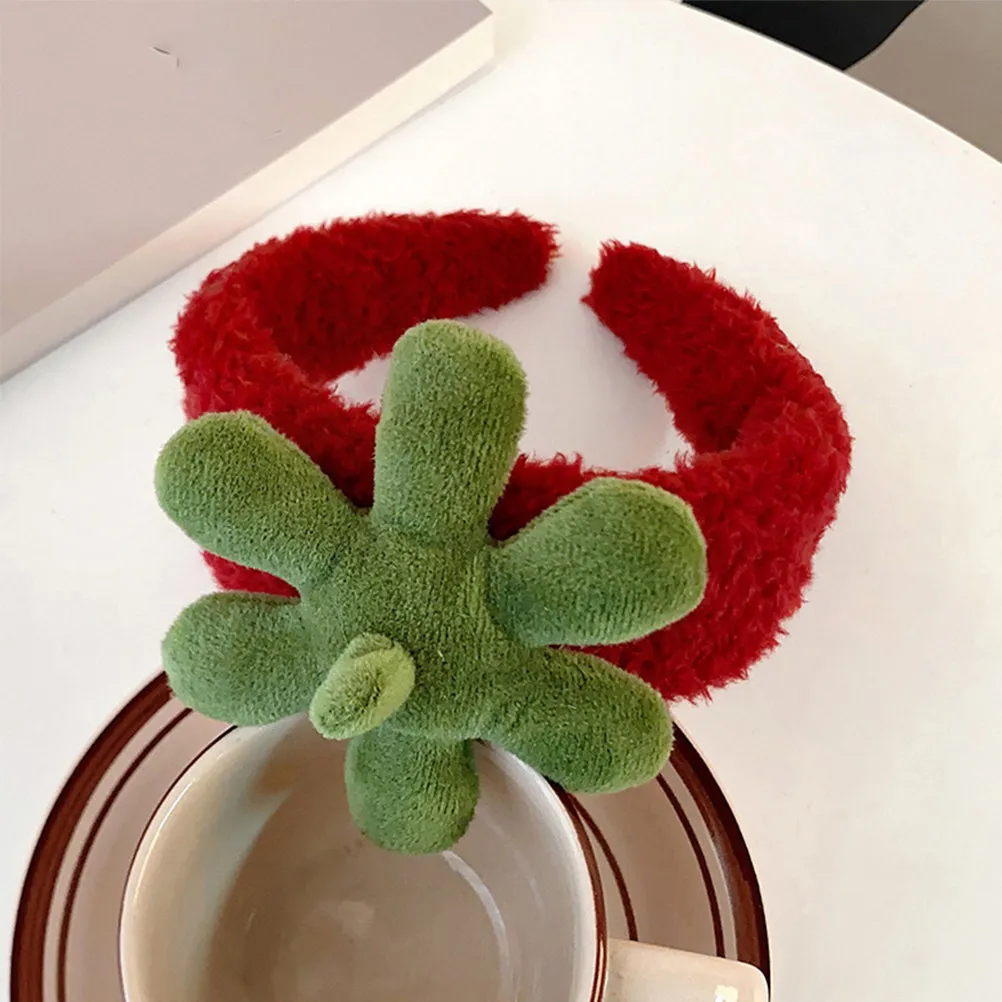 

2 шт. милых повязок на голову с клубничками для умывания, нанесения макияжа и ухода за кожей, мягкие и удобные повязки для волос для женщин и девушек, для спа-процедур