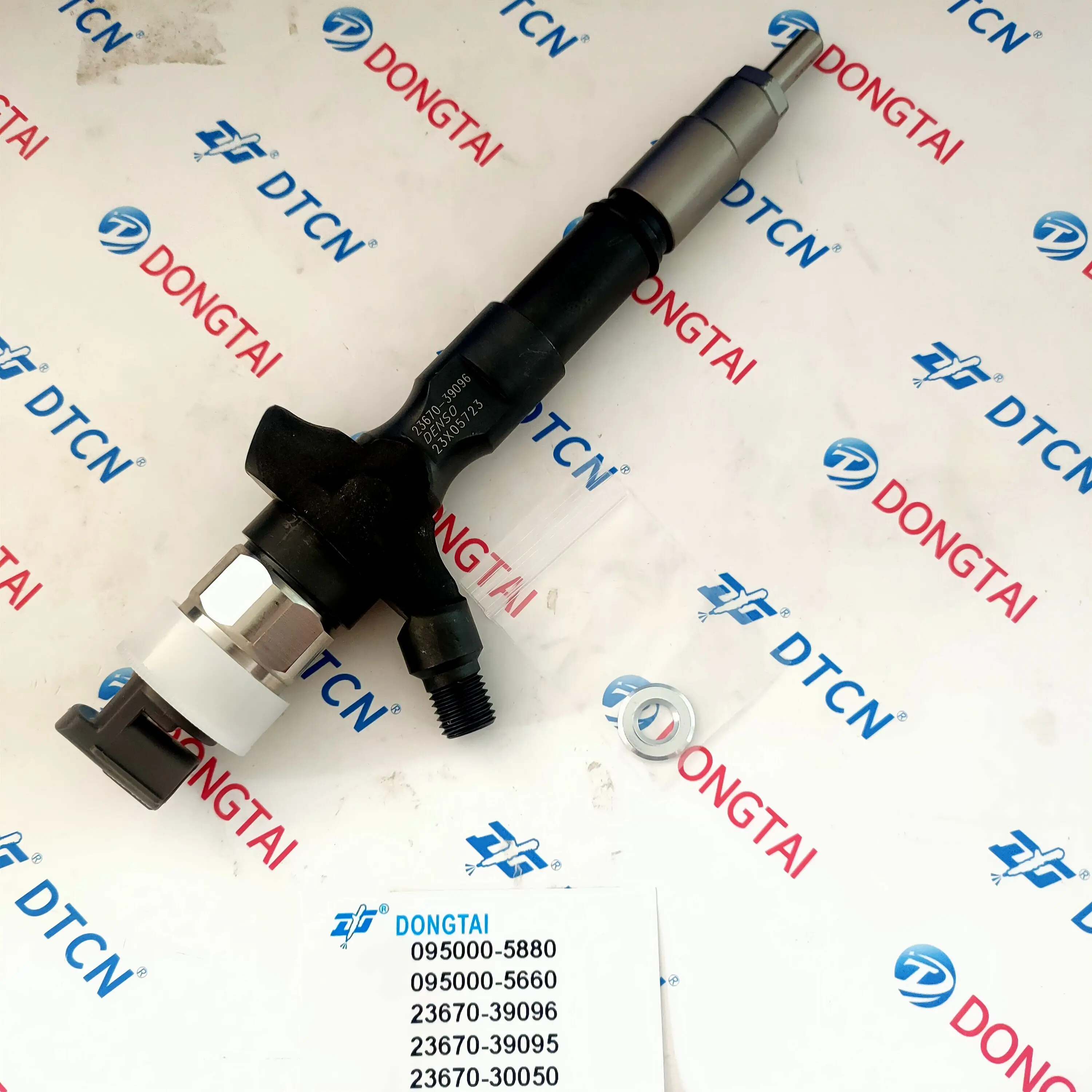 Common Rail Injector 095000-5880 095000-5881 095000-5660 23670-30050 23670-39096 23670-39095 For 2KD-FTV Engine,