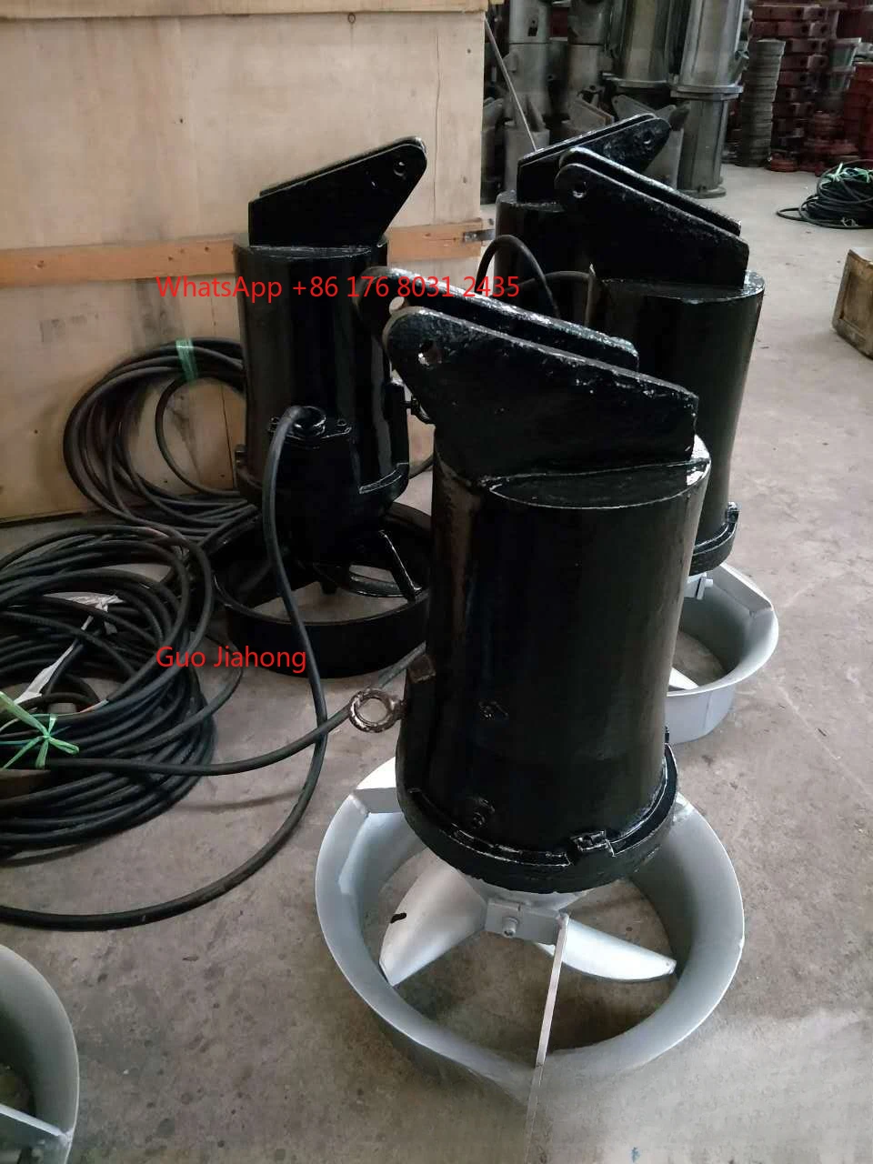 

Submersible mixers are widely available, and various types of submerged mixers are made of various materials