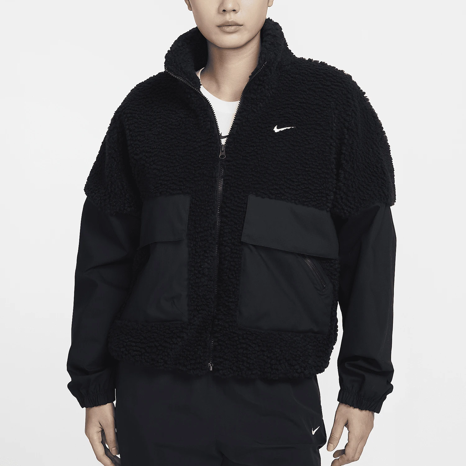 

Официальная новая женская куртка Nike с воротником-стойкой и карманами из искусственной овчины FV8017-010