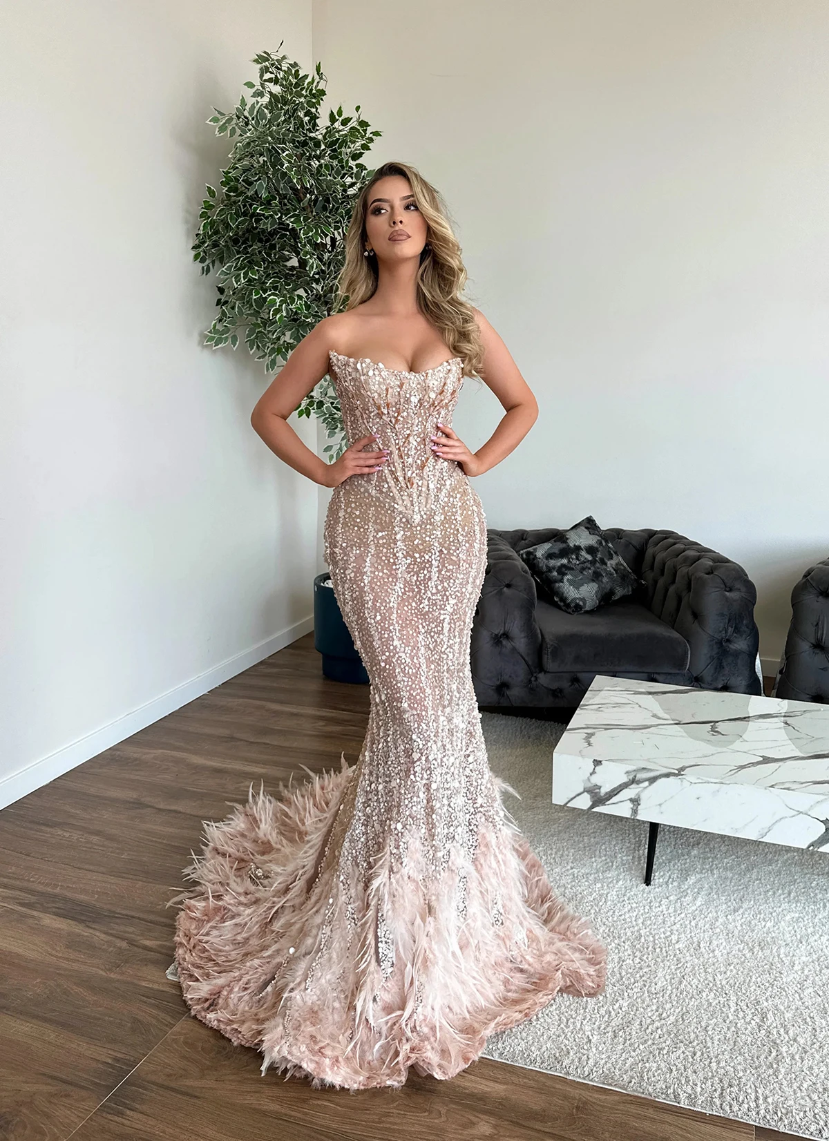 Luxury Mermaid Evening Dresses For Women Strapless Sleeveless Gowns Appliques Feather Dress For Party Custom Made