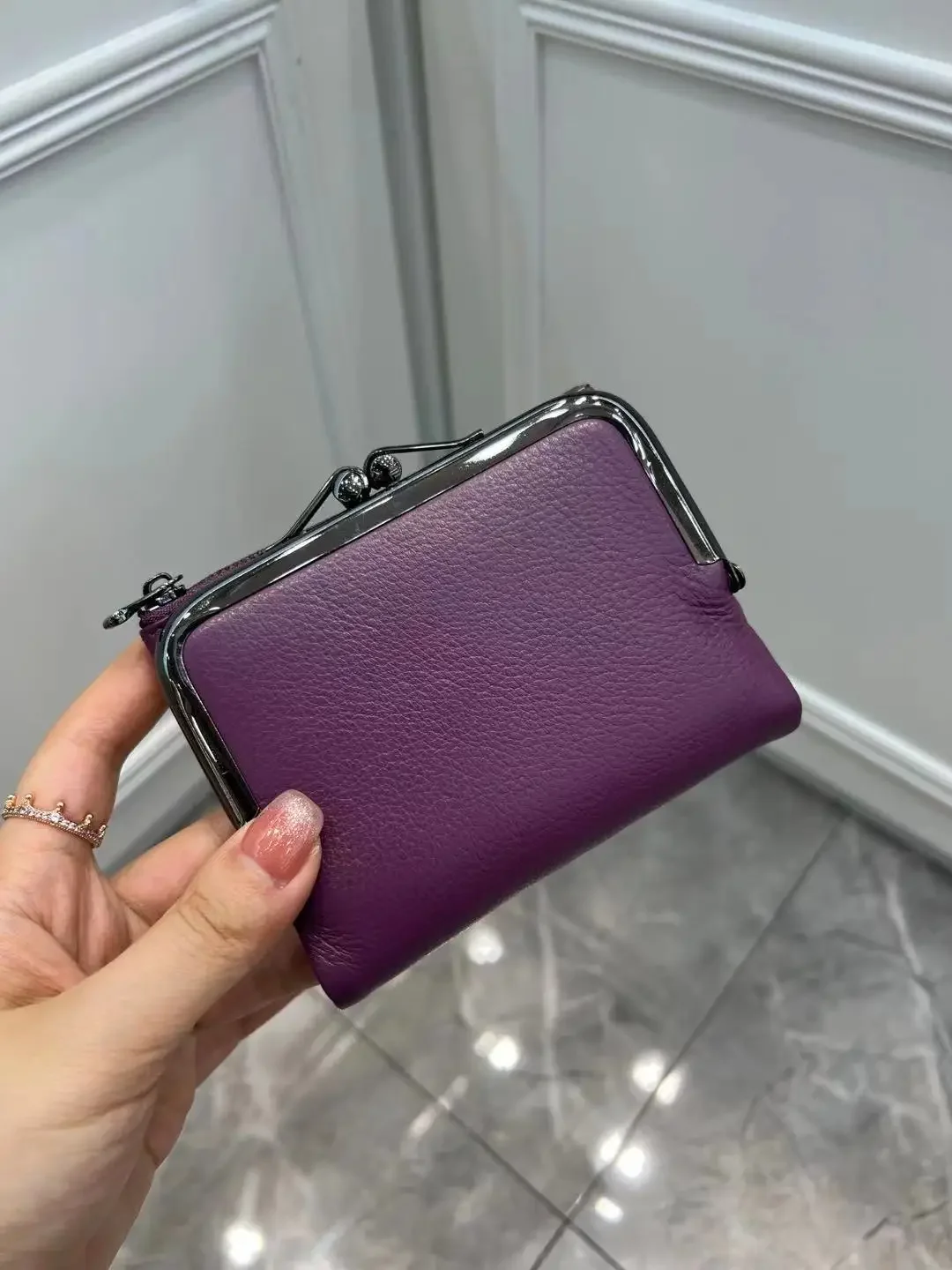 Monedero Retro de cuero genuino para mujer, cartera corta multifuncional con Clip, tarjetero, 2024