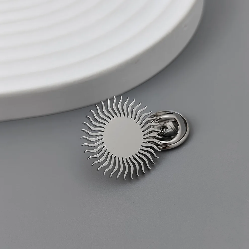 316L stainless steel sunflower gold-plated badge, black suit lapel pin, anti-exposure button for women, brooch for men