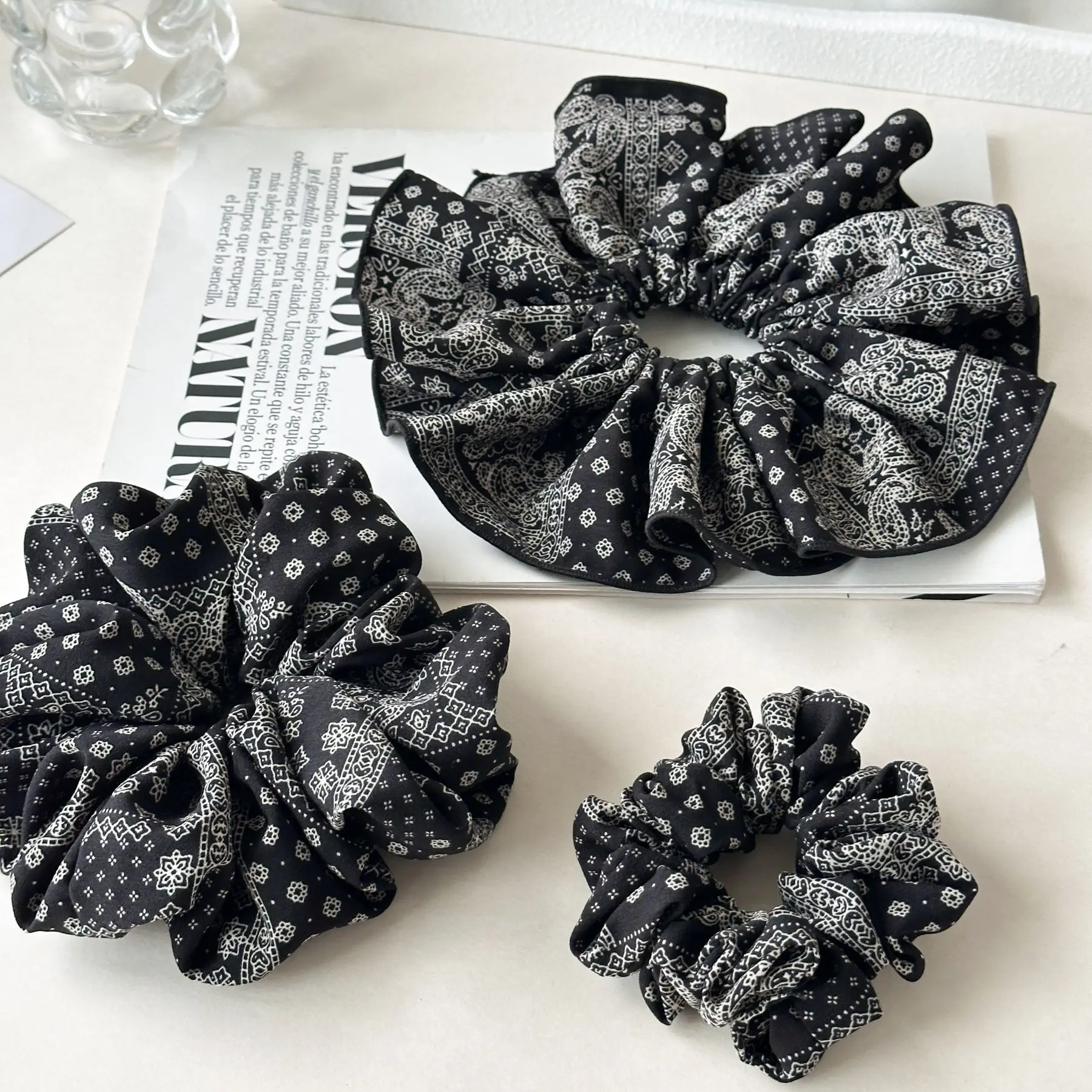 

Vintage Senior Sense Cashew Flower Series Hair Circle For Women Large Cloth Art Light Luxury Style Hair Circle Head Rope