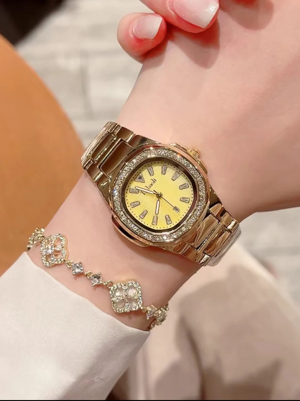 Nova moda retro pequeno relógio quadrado luz luxo feminino relógio de quartzo presente para mulher high-end luxo feminino