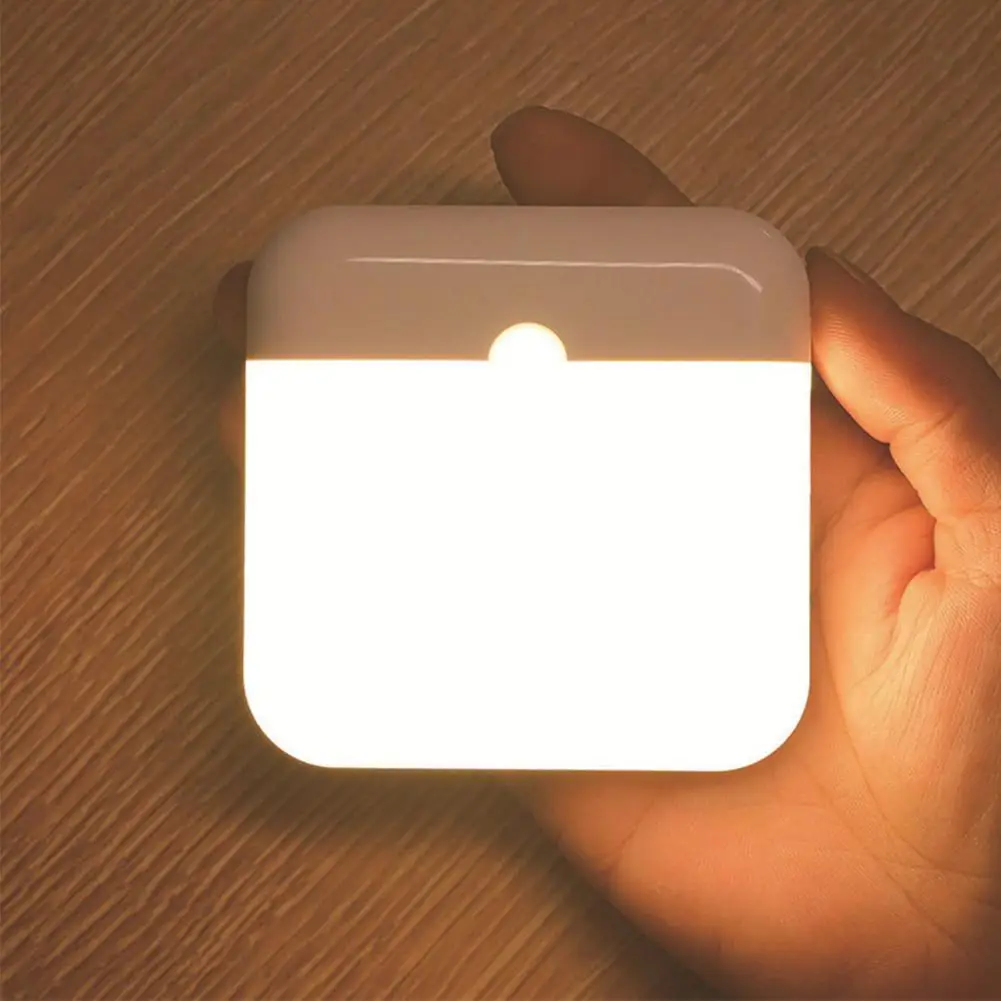 Luci del sensore di movimento della luce notturna a LED lampade della stanza delle scale dell'armadio del corridoio per la lampada da notte a induzione a risparmio energetico dell'armadio della camera da letto