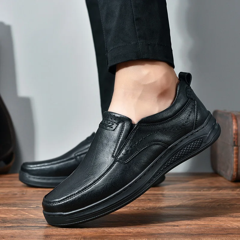 Genuine Leather Men Shoes slip on Casual Men Loafers outdoor Breathable Office Formal Shoes Men Designer Slip on Driving Shoes