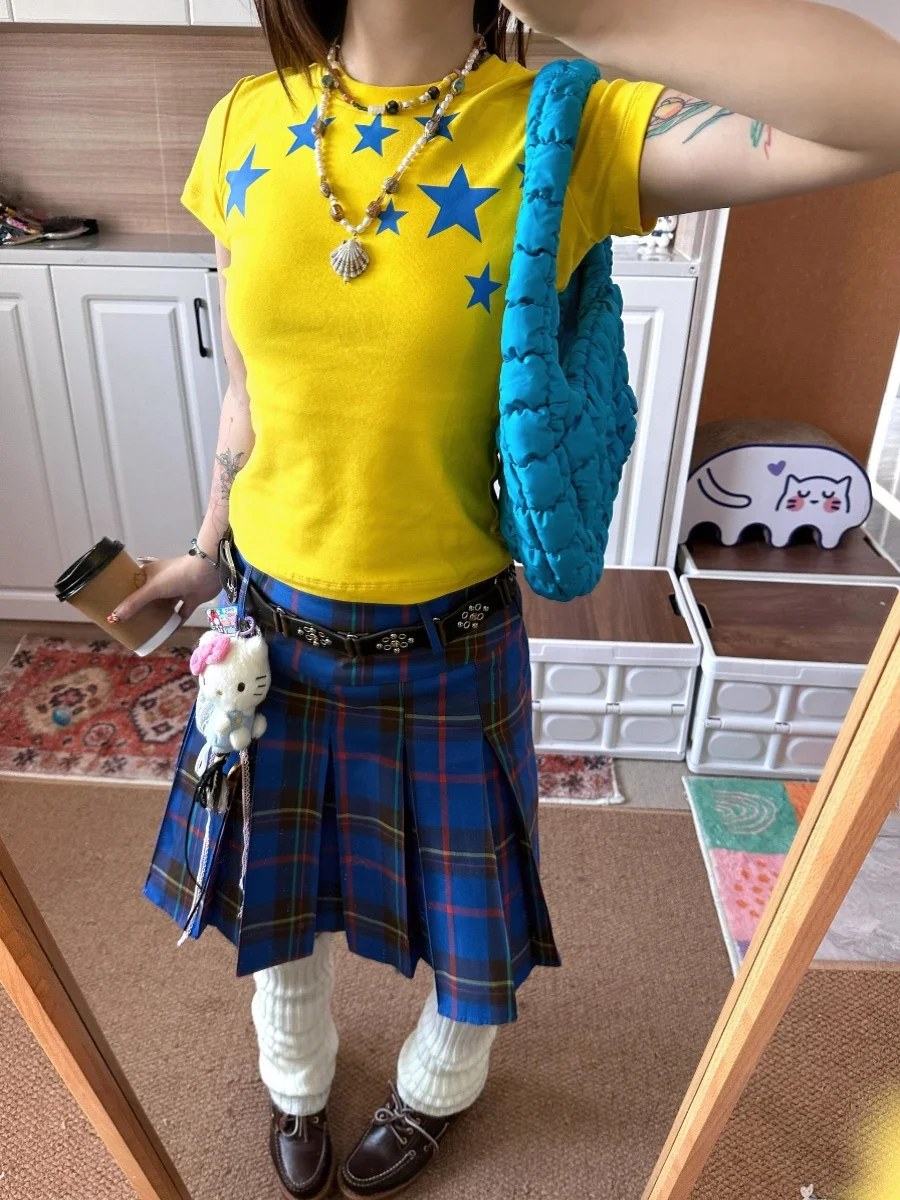 เสื้อยืดลายดาวห้าแฉกสีเหลืองสำหรับผู้หญิง ทรงเข้ารูป สไตล์เกาหลี เหมาะสำหรับใส่ไปทำงานหรือเดินเล่นช่วงฤดูร้อน