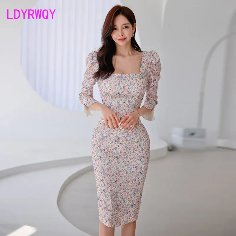 Daisy floral dress for women's summer 2023 new style square neck temperament lace-up shows thin French buttocks