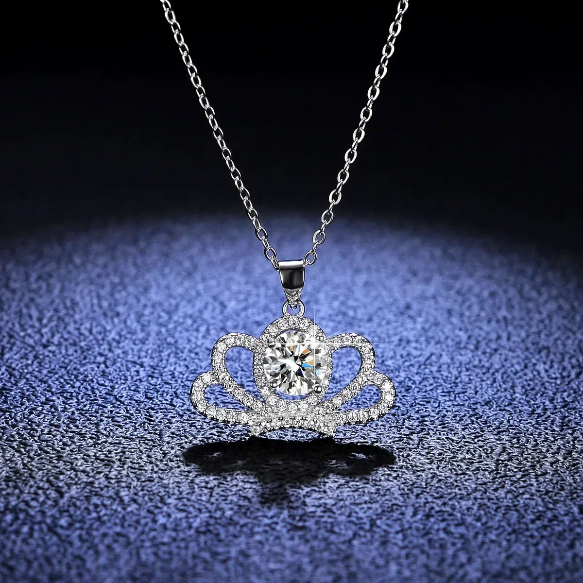 

Luxury Platinum 1 Carat Moissanite Diamond Necklace for Women Fashion Princess Crown New Pendants Collarbone Chain Wedding Gift