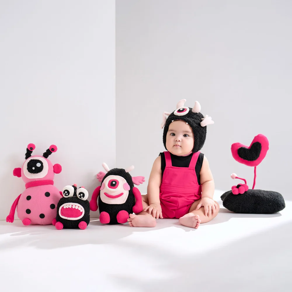 

Cartoon Monster Theme Baby Milestone Photography Props Monster Style Baby Photo Costume Cute Plush Props for 100 Days Photoshoot