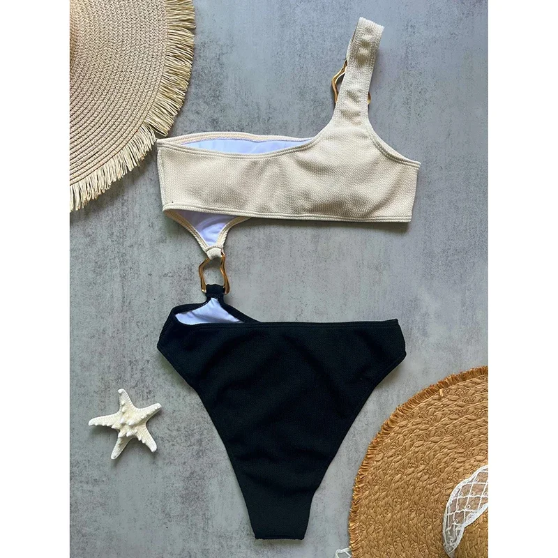 Traje de baño asimétrico de una pieza con un hombro para mujer, traje de baño de corte alto con anillo de Metal, ropa de playa Sexy, novedad de 2025