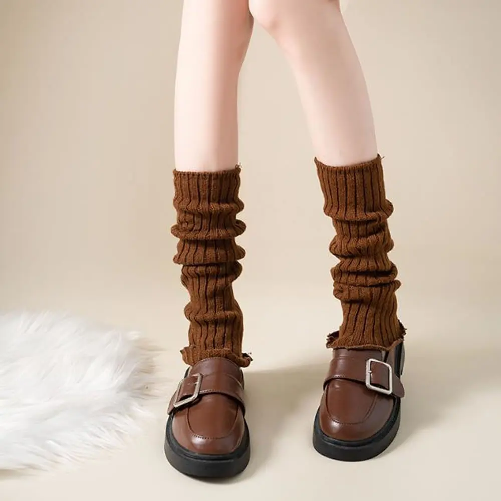 

Maillard wears socks, and piles socks with solid color wood ears. ins Japanese long leg warmers in autumn and winter.