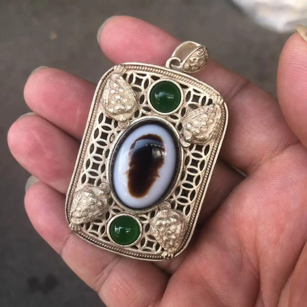 Vintage Filigree Rectangular Neck Pendant Four Toad Embossed Eye Stone & Side Green Round Glossy Stones