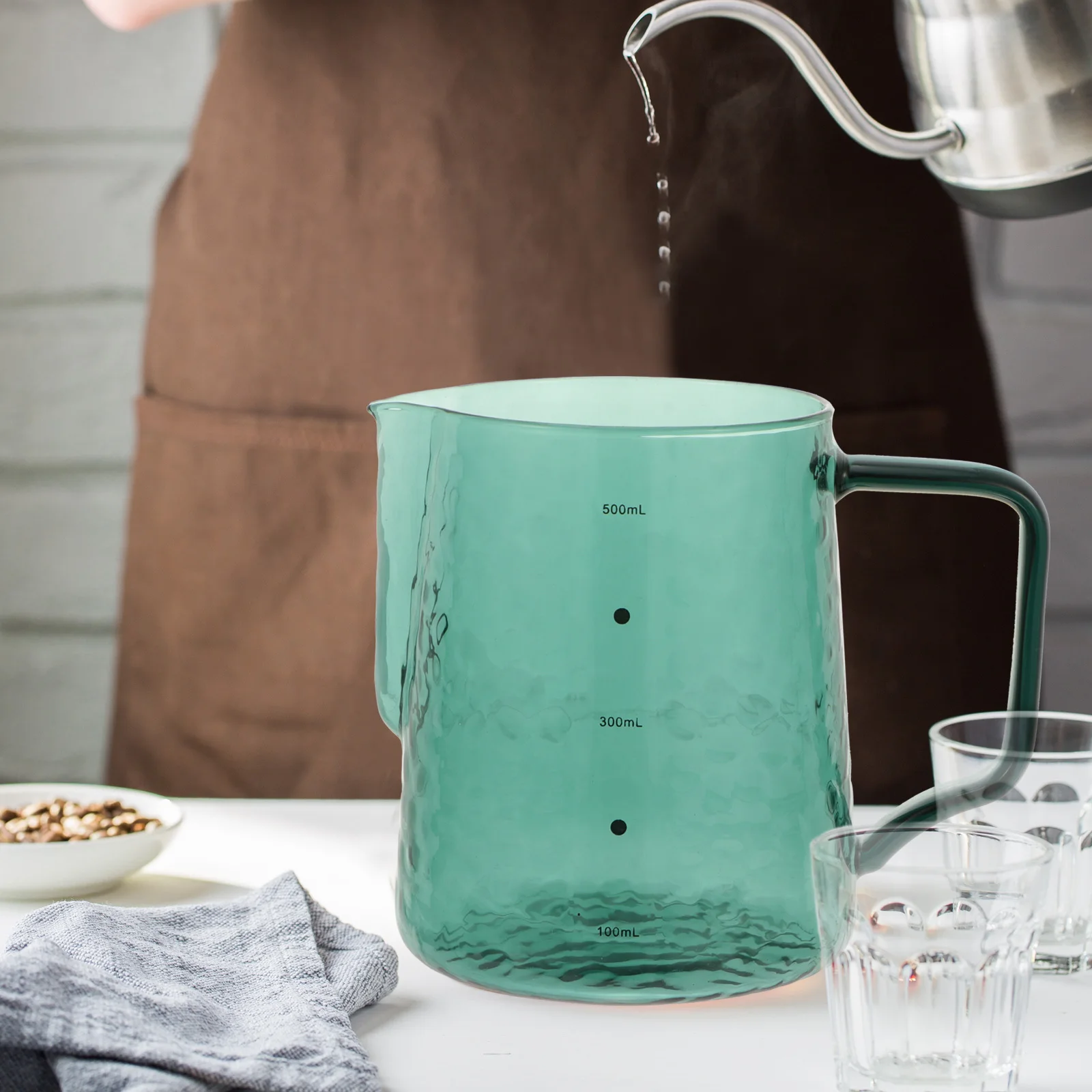 

1Pcs Large Capacity Glass Milk Jug Borosilicate Material Coffee Server with Measurement Scale Sturdy Base Comfortable Handle